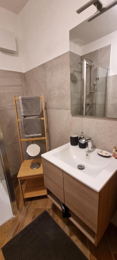 Lo Noyer Et Les Roses Bed & Breakfast Saint Nicolas Exterior photo
